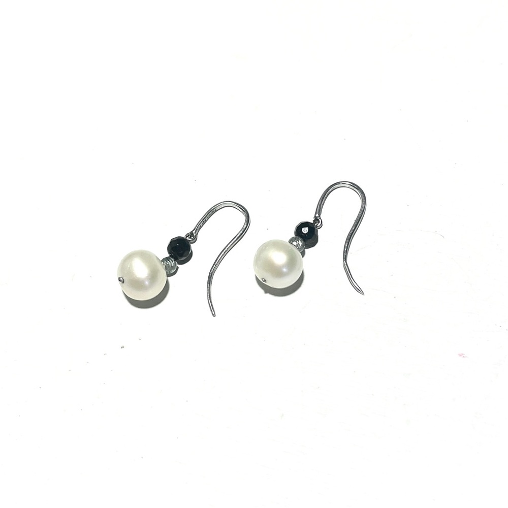 925 Silver Pearl and Black Bead Earrings